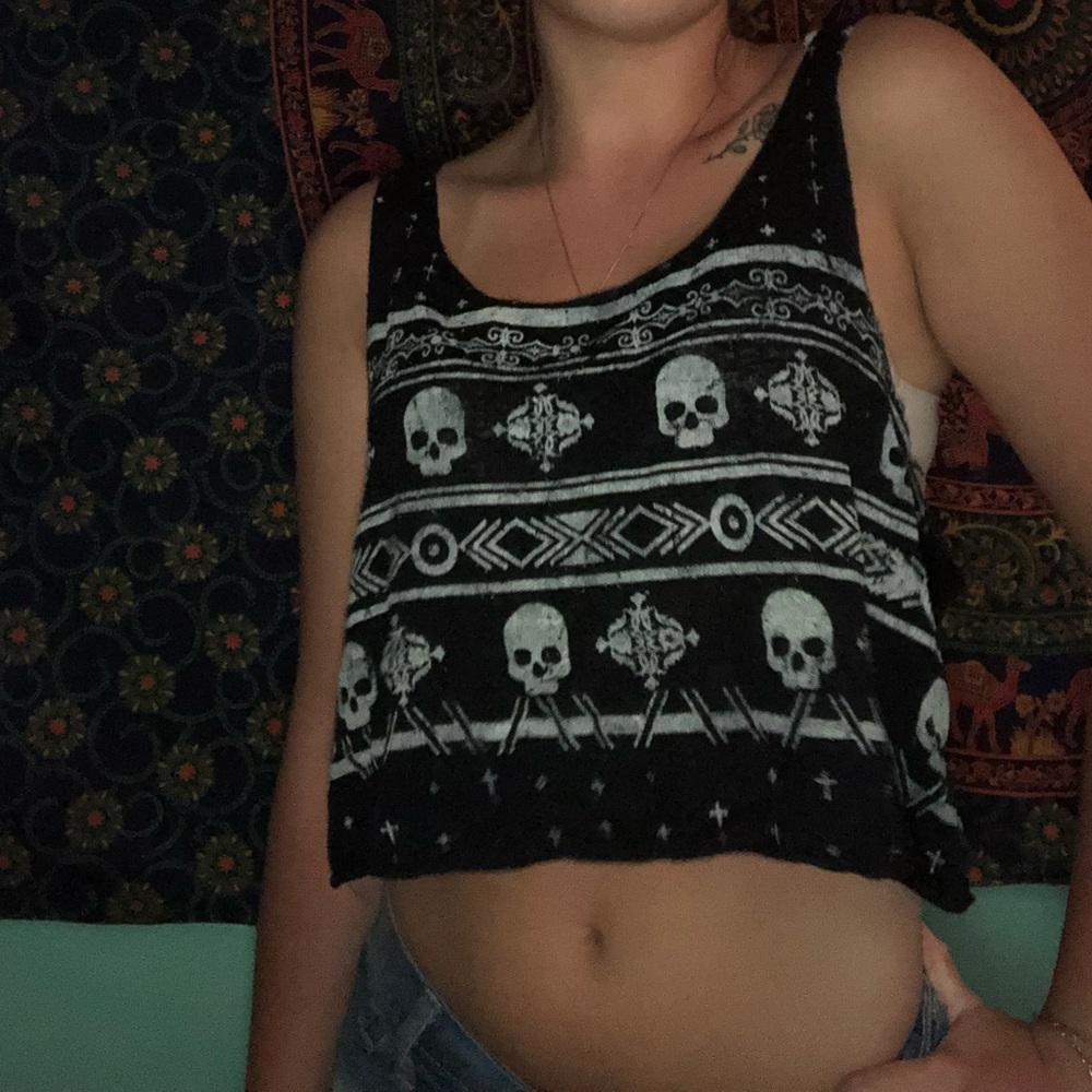 Cute black crop top Aztec
